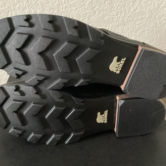 SOREL Emelie Genuine Shearling Short Lace-Up Boot (Women), size 8 - Picture 6 of 9